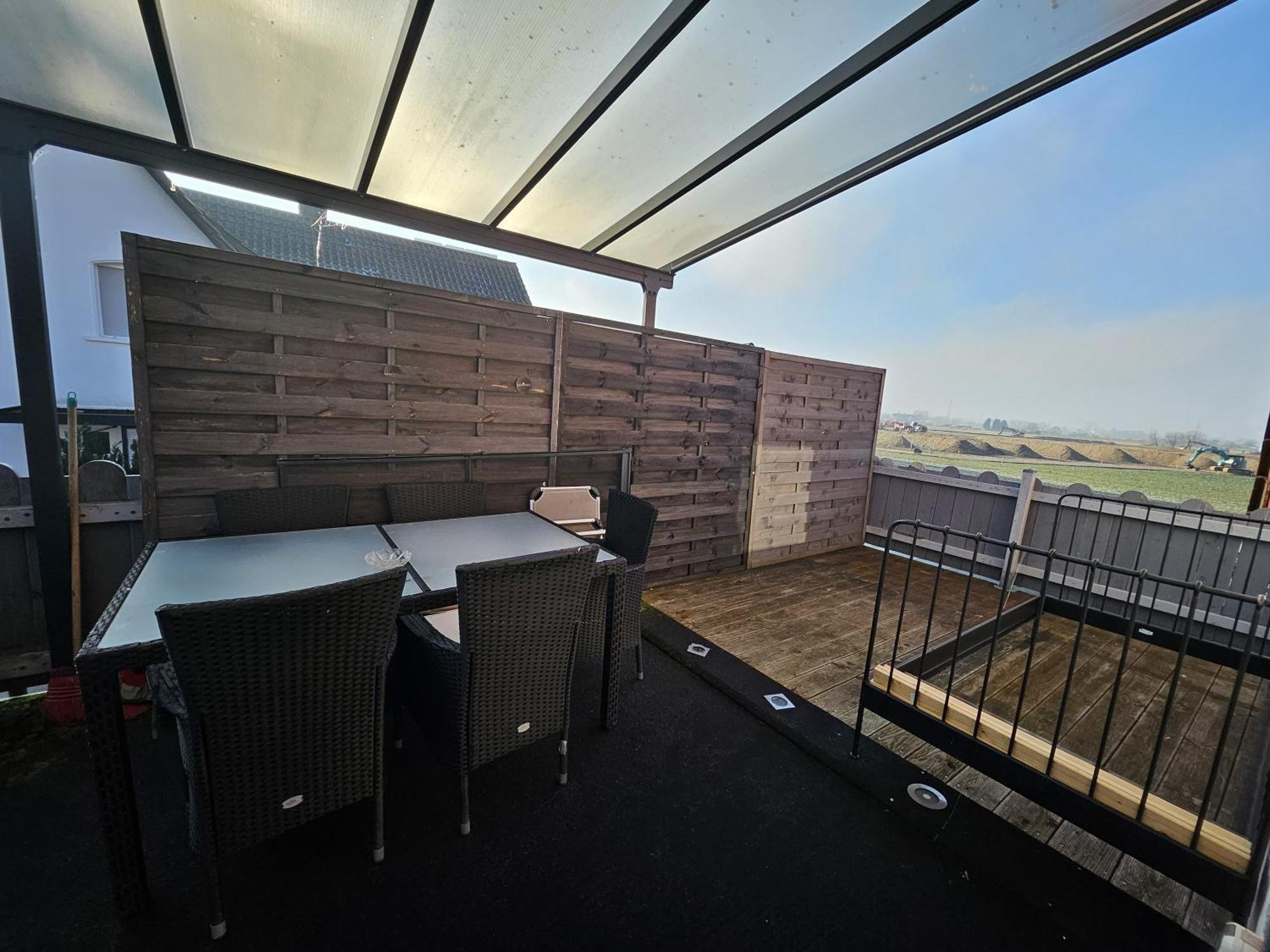 2 Mit Kueche Und Terrasse